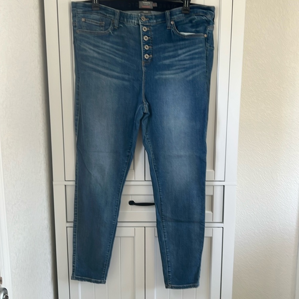 Torrid bombshell skinny jeans